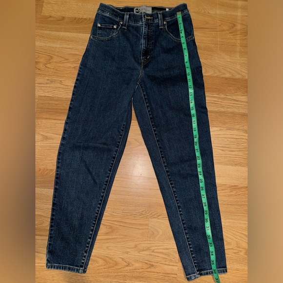 Levi’s High Waisted Mom Jeans - Picture 3 of 12